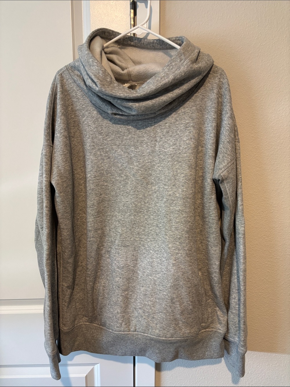 ZYIA 3x Women’s Gray Cowl Neck Sweatshirt. Fits me like a normal XL Top!